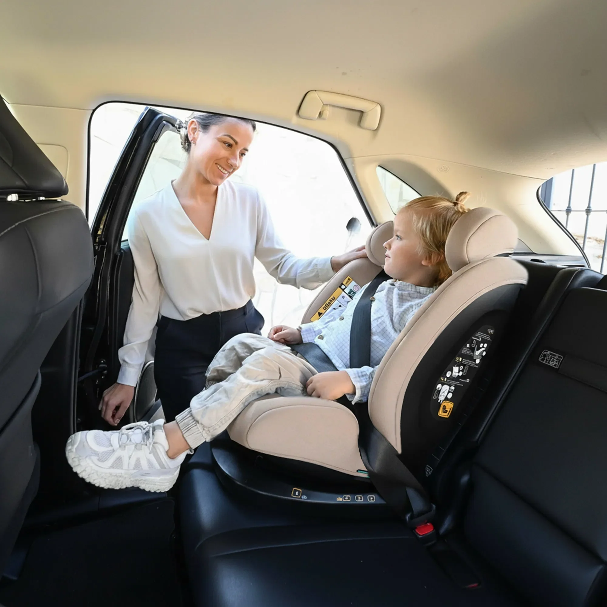 Clyde I-Size Car Seat - 40 to 150 cm - Truffle Nougat - Image 3