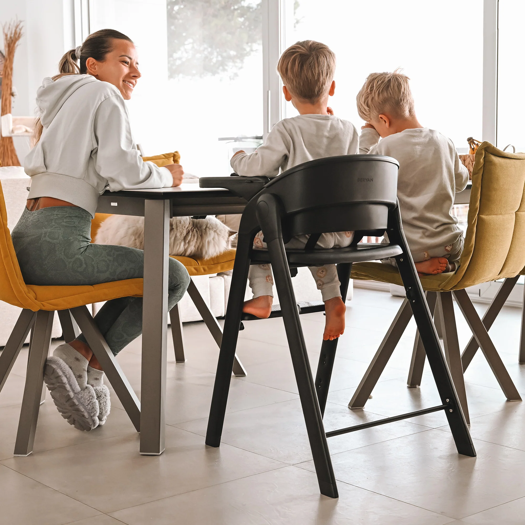 Deryan High Chair with Bouncer - Black/Nougat - Image 18