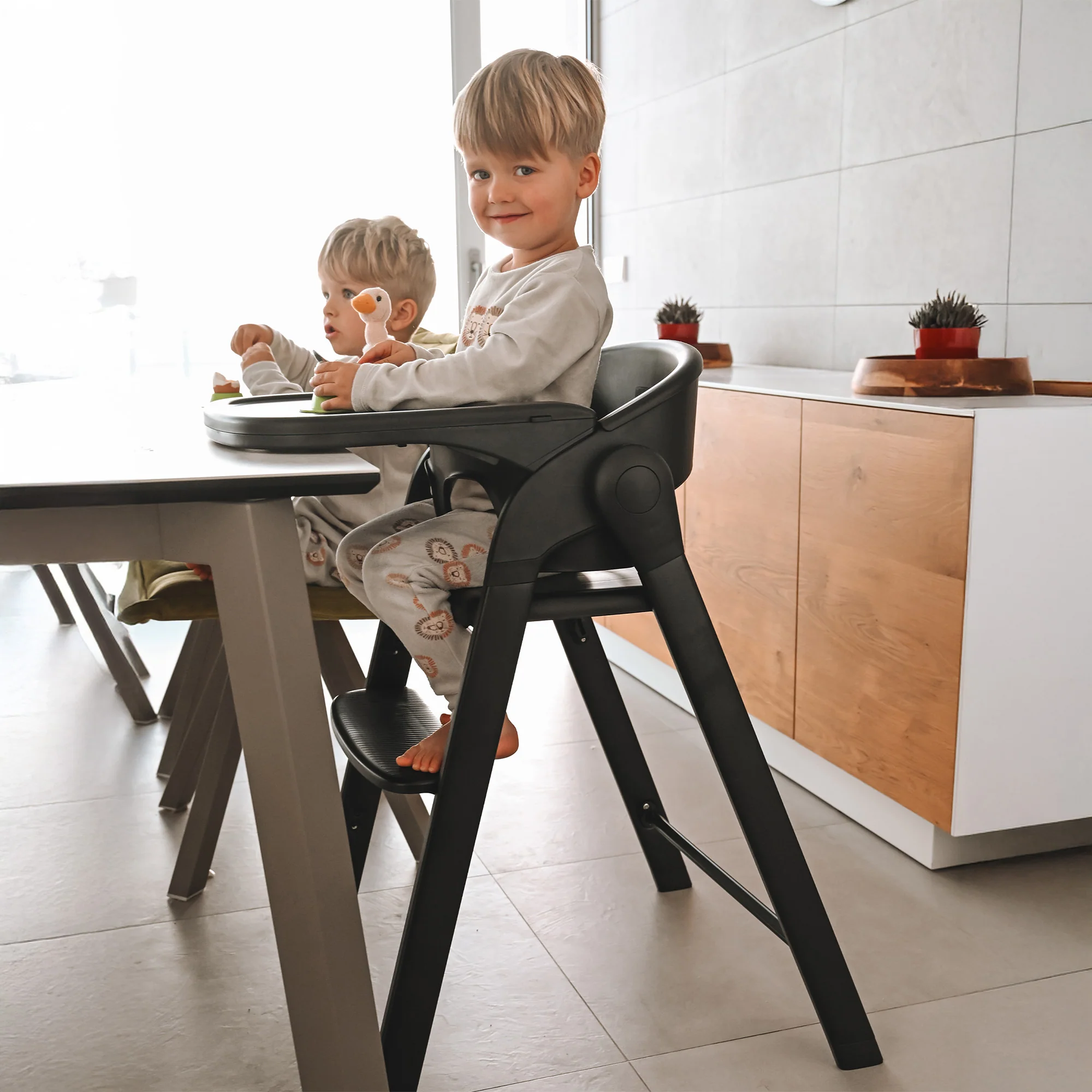 Deryan High Chair with Bouncer - Black/Nougat - Image 5
