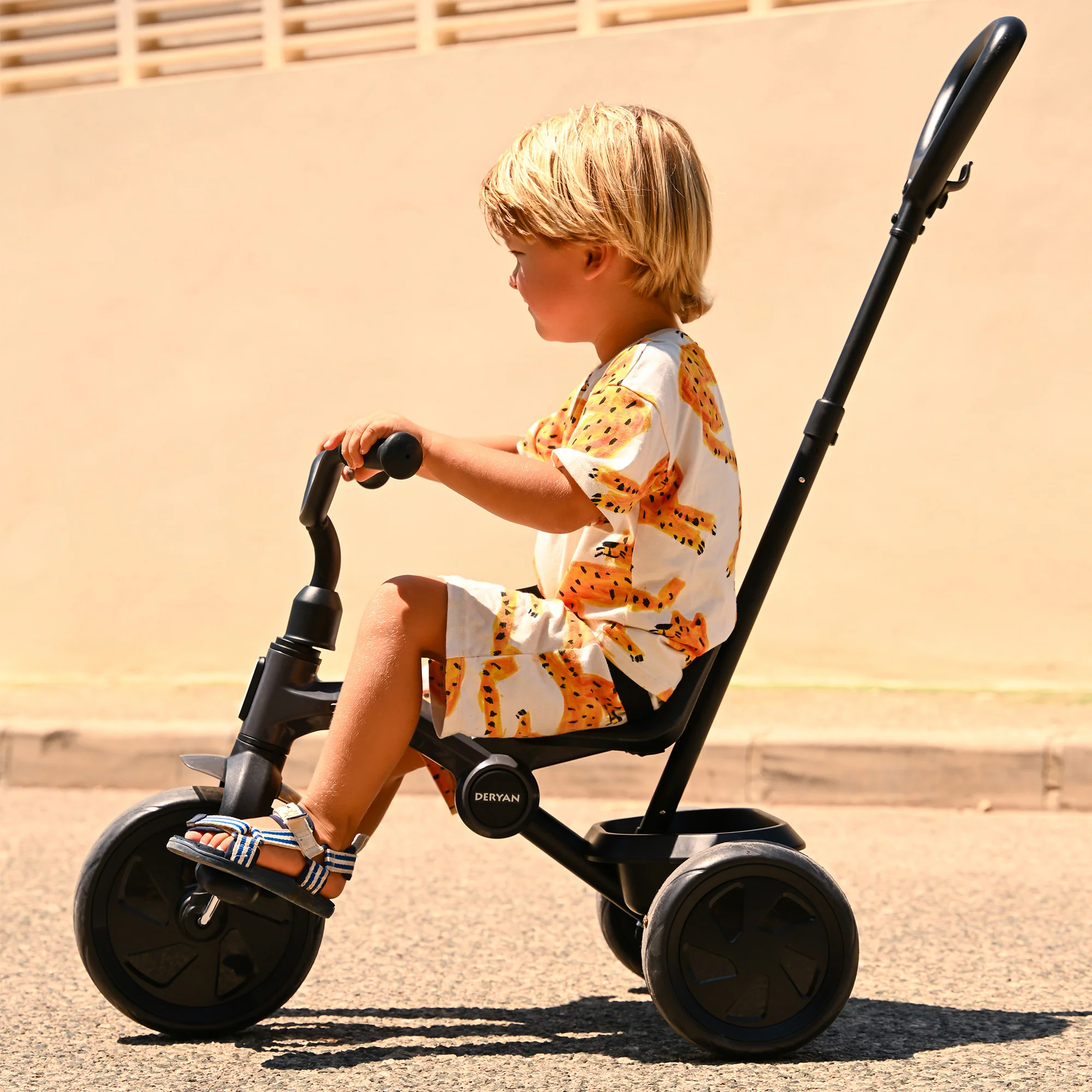 Drifter Tricycle with push bar Black - Image 10