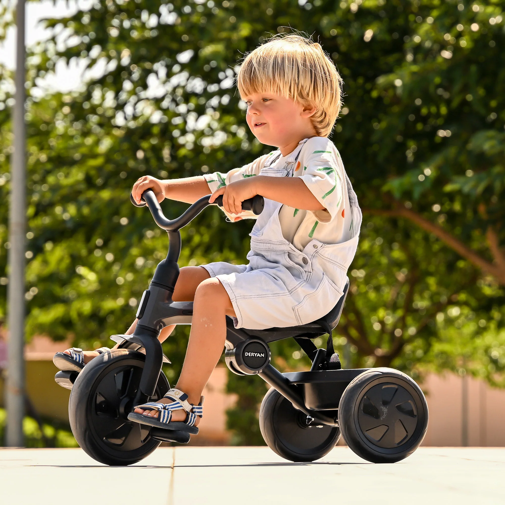 Drifter Tricycle with push bar Black - Image 5