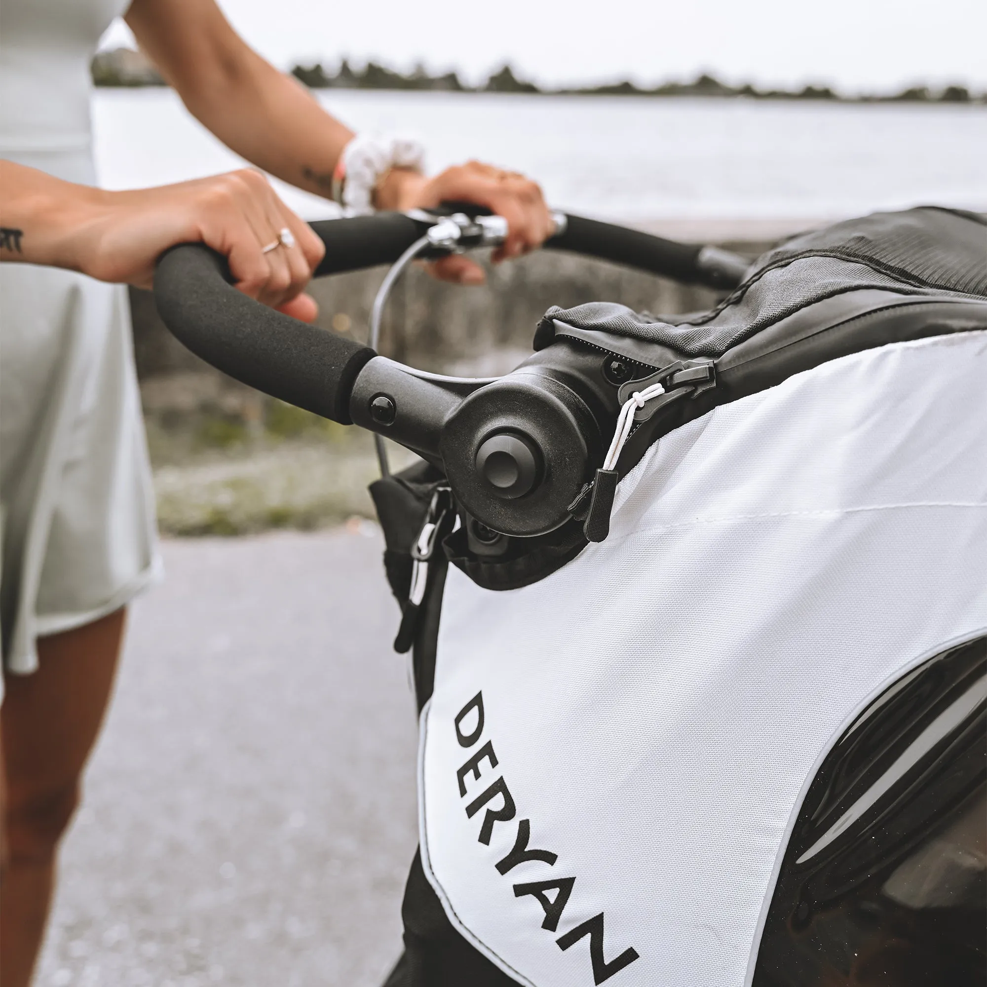 Luxury Bike Trailer - bike trailer, stroller, and jogging stroller - Black/Cream - Image 7