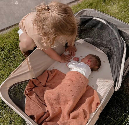 Infant Deluxe BabyBox Travel Crib - Cream - Image 2