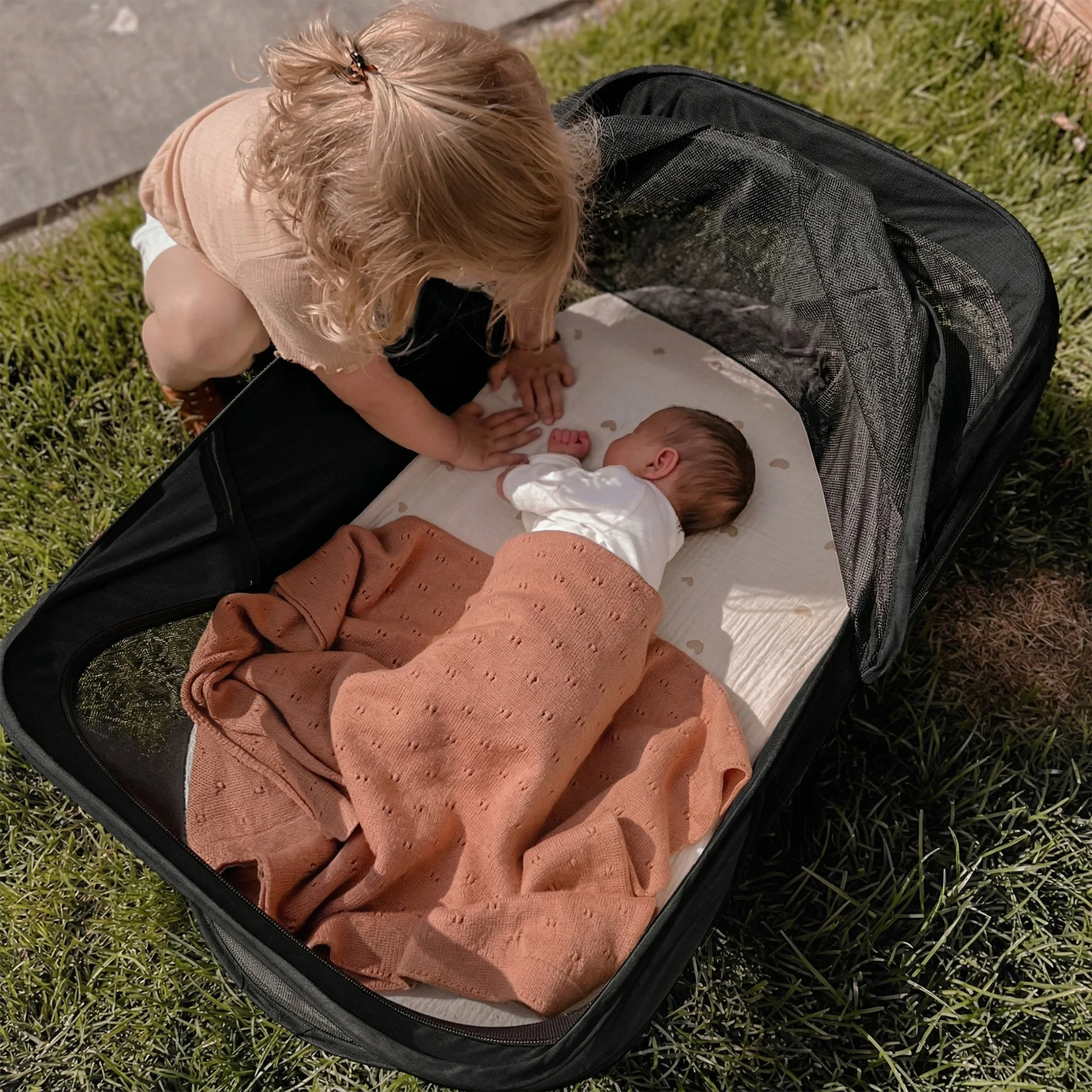 Infant Deluxe BabyBox Travel Crib - Black - Image 2